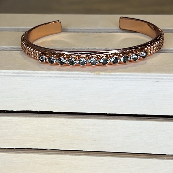💝 price drop NWOT Sorrelli Rose Gold and Crystal cuff bracelet - Picture 1 of 5